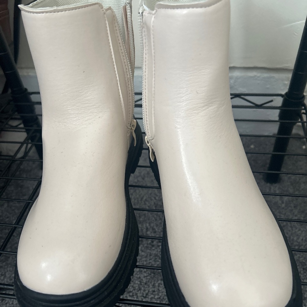Girls (Big Kid) Chelsea Boots